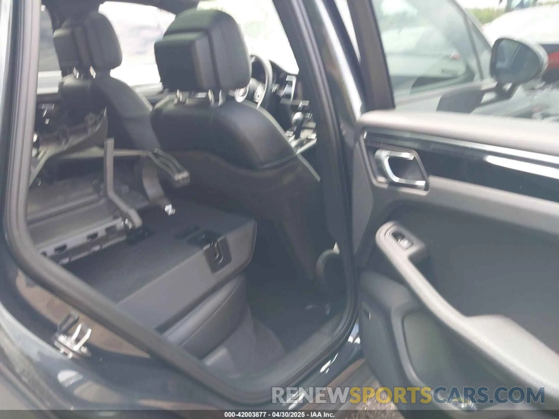 8 Photograph of a damaged car WP1AA2A5XRLB18610 PORSCHE MACAN 2024
