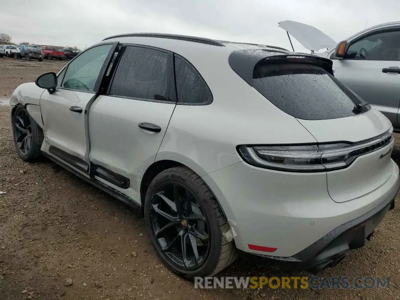 2 Фотография поврежденного автомобиля WP1AF2A56RLB55266 PORSCHE MACAN 2024