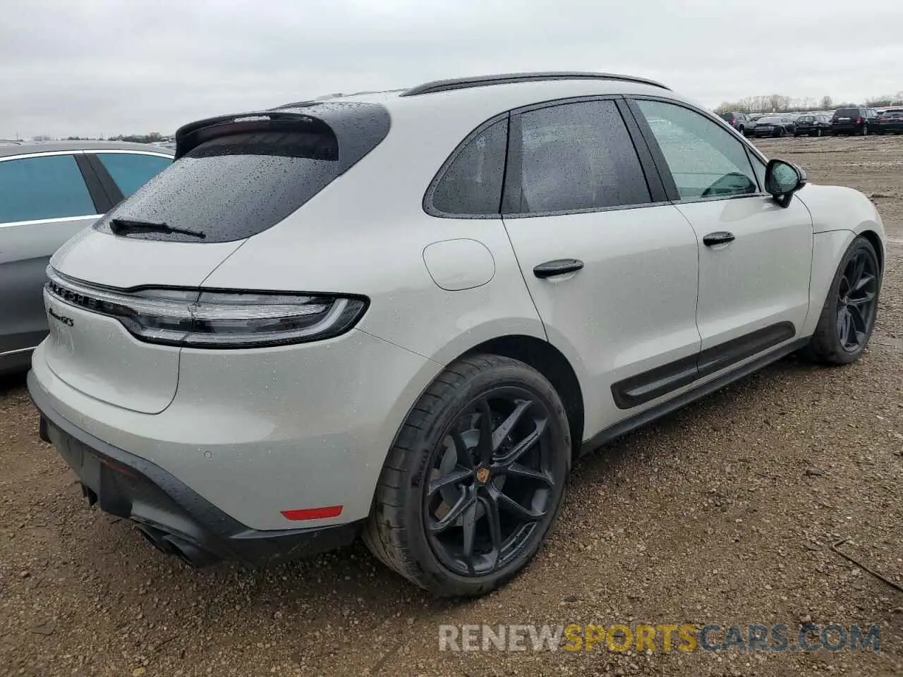 3 Фотография поврежденного автомобиля WP1AF2A56RLB55266 PORSCHE MACAN 2024