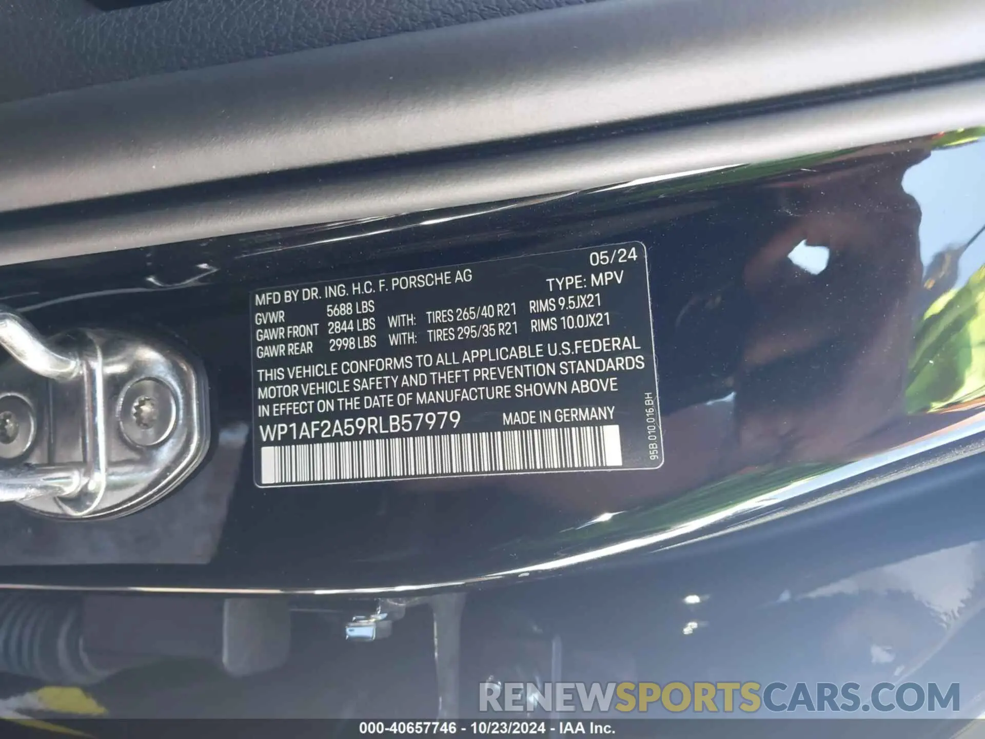 9 Photograph of a damaged car WP1AF2A59RLB57979 PORSCHE MACAN 2024