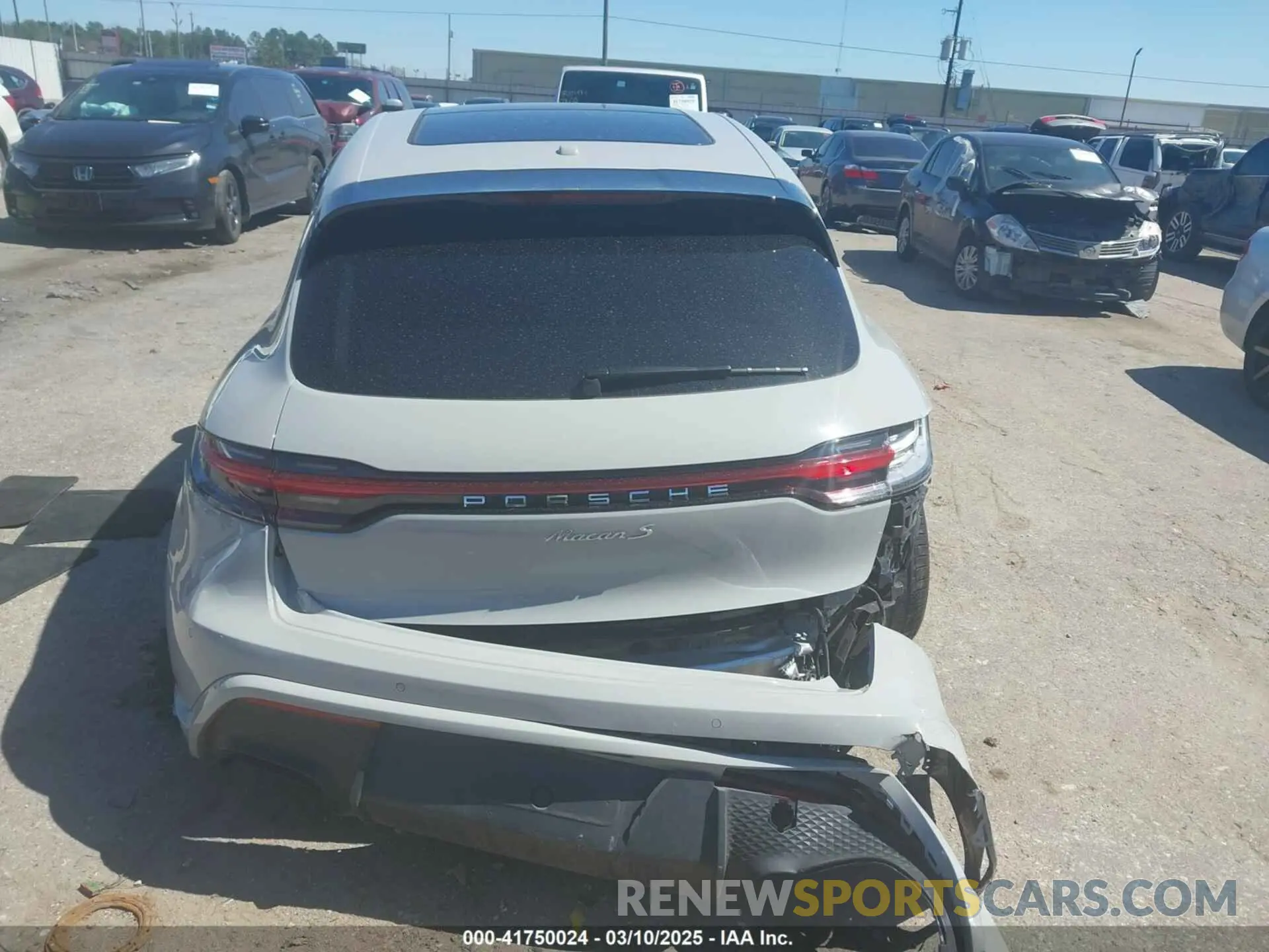 16 Photograph of a damaged car WP1AG2A51RLB39585 PORSCHE MACAN 2024