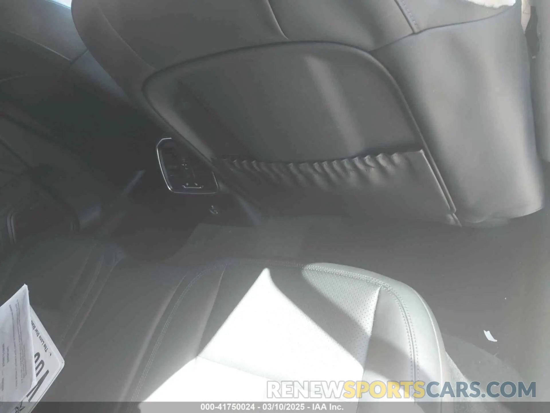 8 Photograph of a damaged car WP1AG2A51RLB39585 PORSCHE MACAN 2024