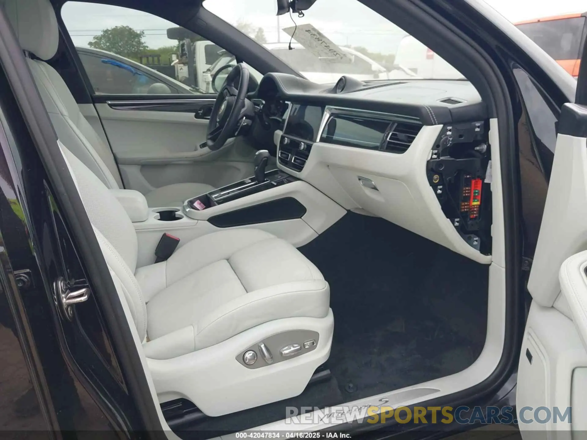 5 Фотография поврежденного автомобиля WP1AG2A56RLB38089 PORSCHE MACAN 2024