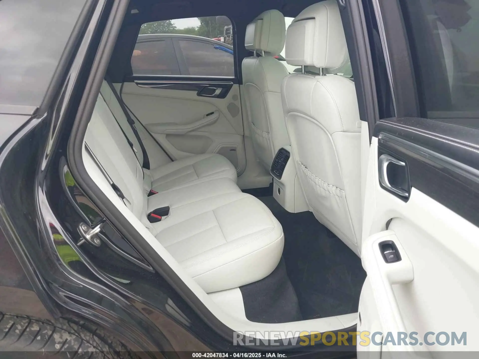 8 Фотография поврежденного автомобиля WP1AG2A56RLB38089 PORSCHE MACAN 2024