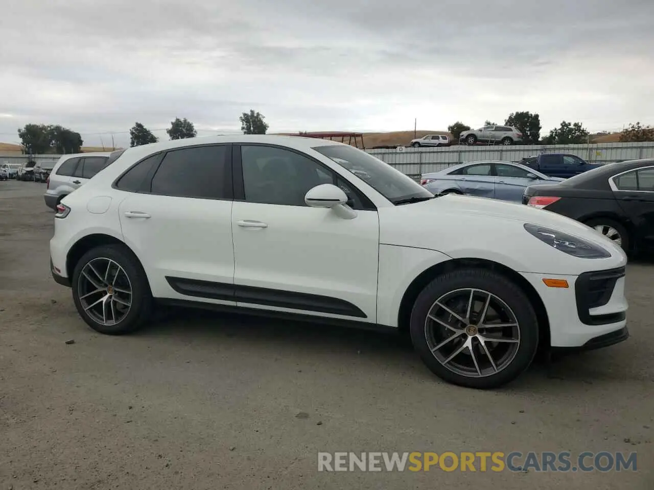 4 Фотография поврежденного автомобиля WP1AA2A50PLB03367 PORSCHE MACAN BASE 2023