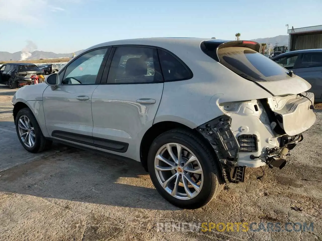 2 Фотография поврежденного автомобиля WP1AA2A53RLB11434 PORSCHE MACAN BASE 2024