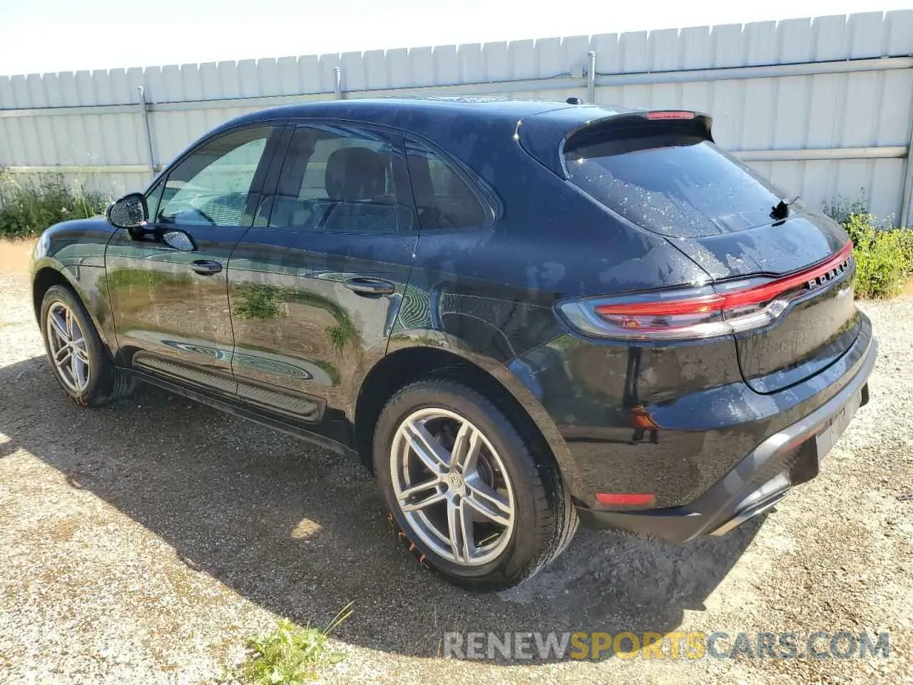 2 Фотография поврежденного автомобиля WP1AA2A56RLB13940 PORSCHE MACAN BASE 2024