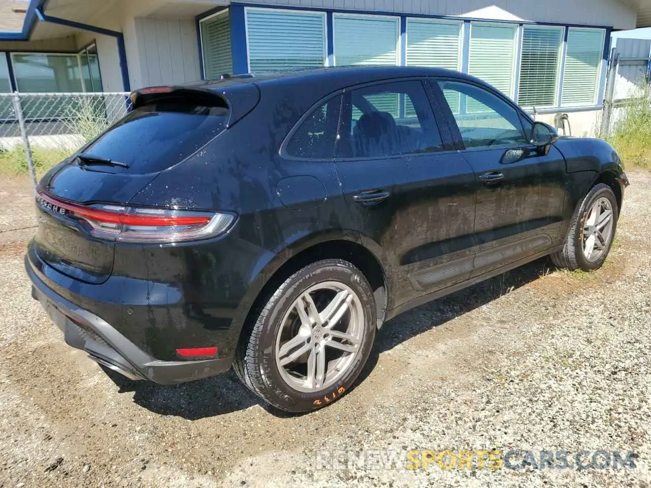 3 Фотография поврежденного автомобиля WP1AA2A56RLB13940 PORSCHE MACAN BASE 2024