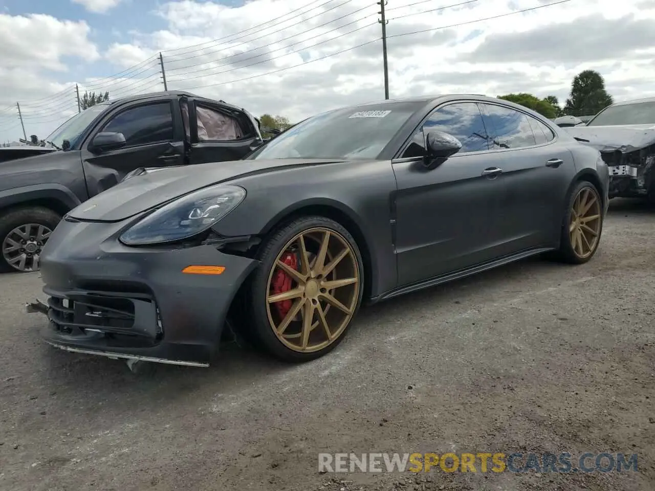 1 Photograph of a damaged car WP0AA2A70KL100609 PORSCHE PANAMERA 2019