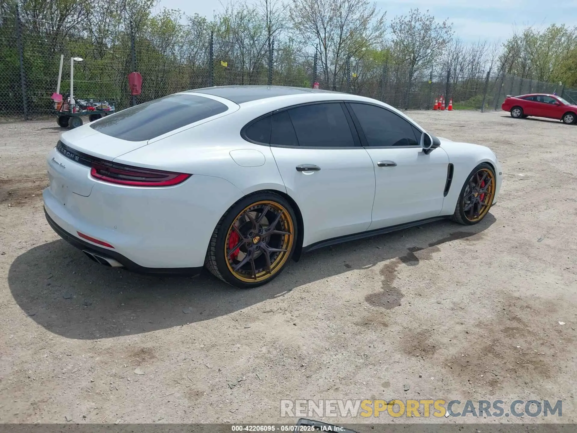 4 Photograph of a damaged car WP0AF2A7XKL145364 PORSCHE PANAMERA 2019