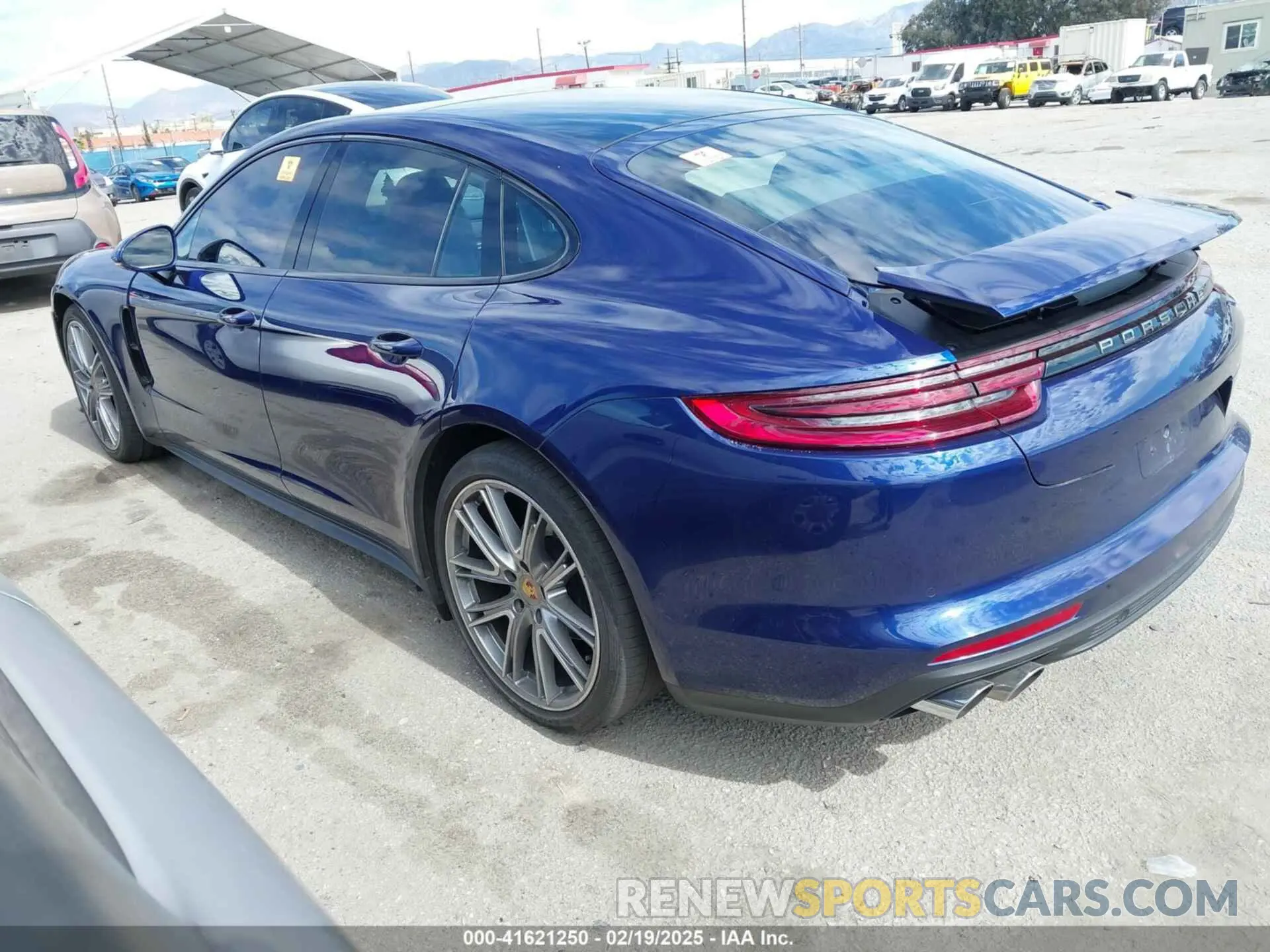 3 Фотография поврежденного автомобиля WP0AA2A7XLL101865 PORSCHE PANAMERA 2020