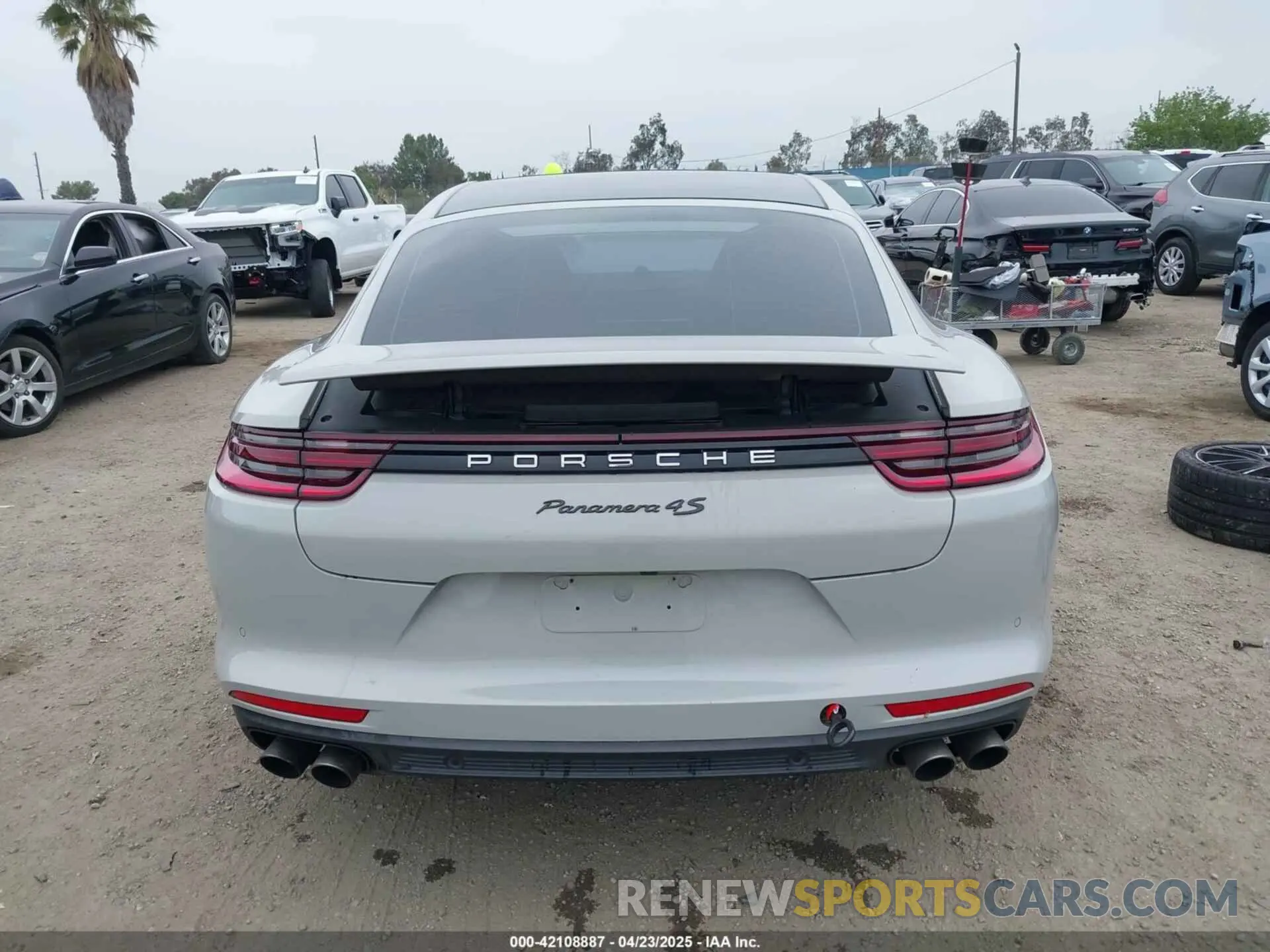 17 Photograph of a damaged car WP0AB2A71LL140650 PORSCHE PANAMERA 2020