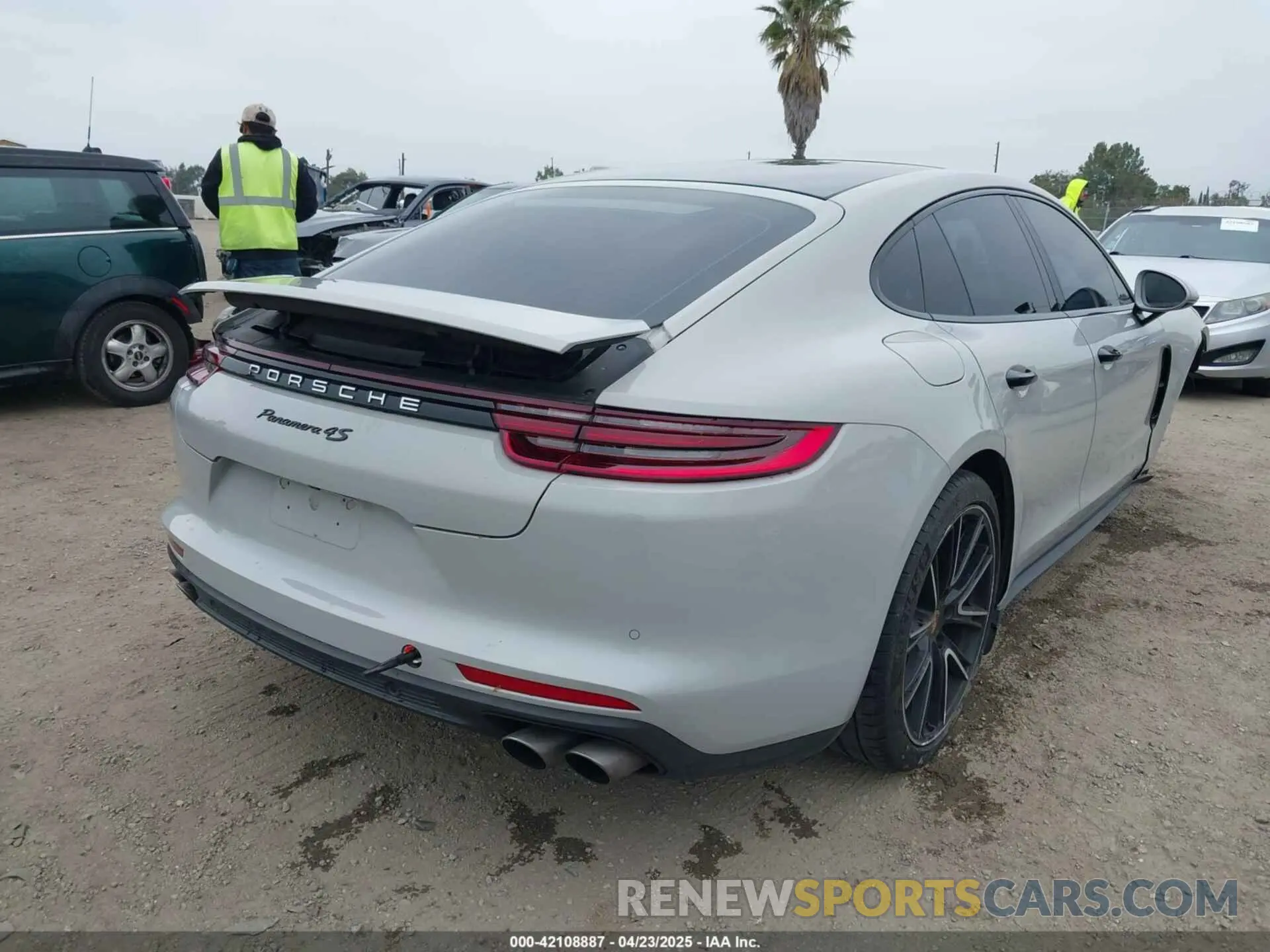 4 Photograph of a damaged car WP0AB2A71LL140650 PORSCHE PANAMERA 2020