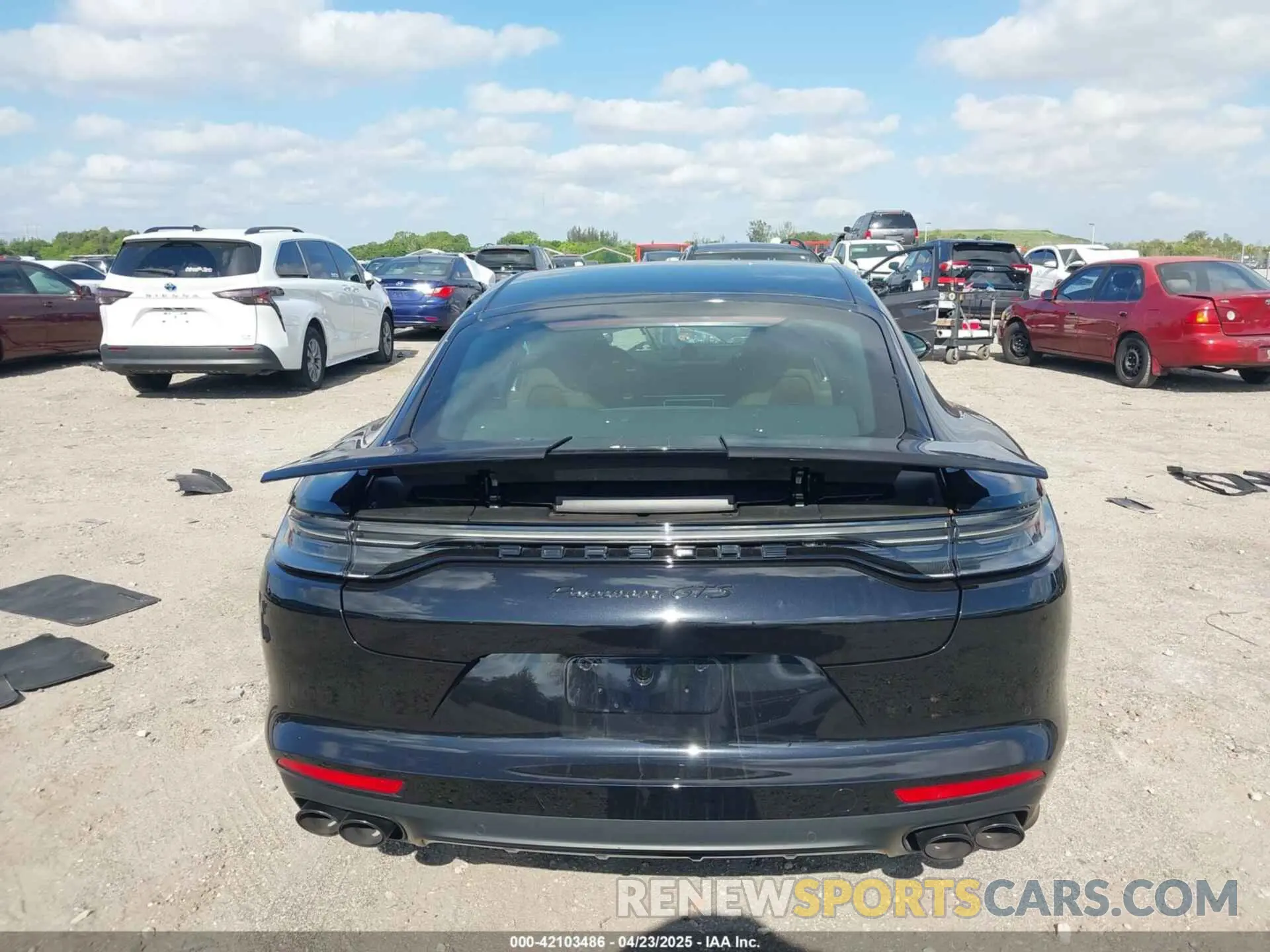 17 Photograph of a damaged car WP0AG2A74ML147997 PORSCHE PANAMERA 2021