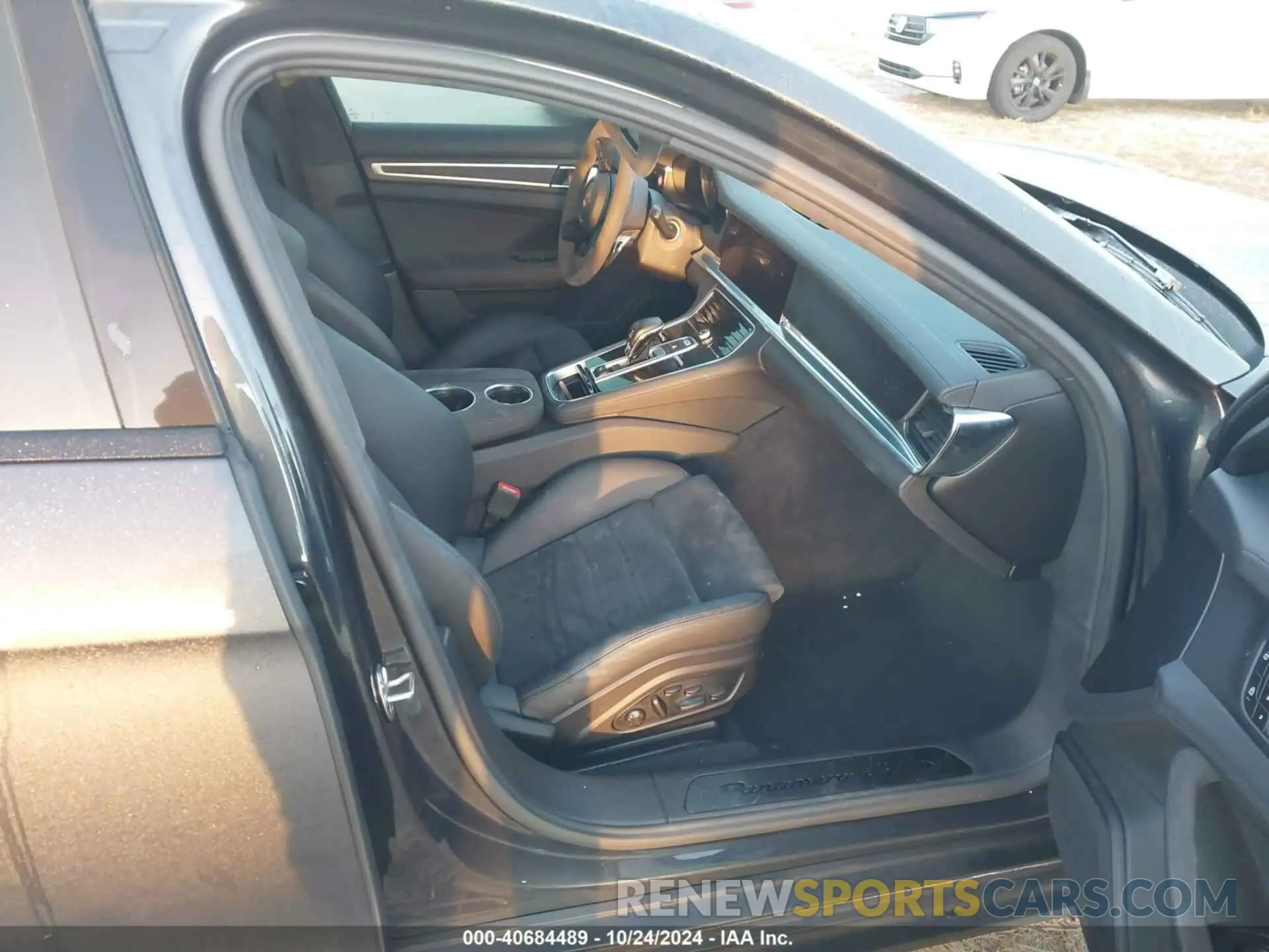 5 Photograph of a damaged car WP0AG2A76NL135044 PORSCHE PANAMERA 2022