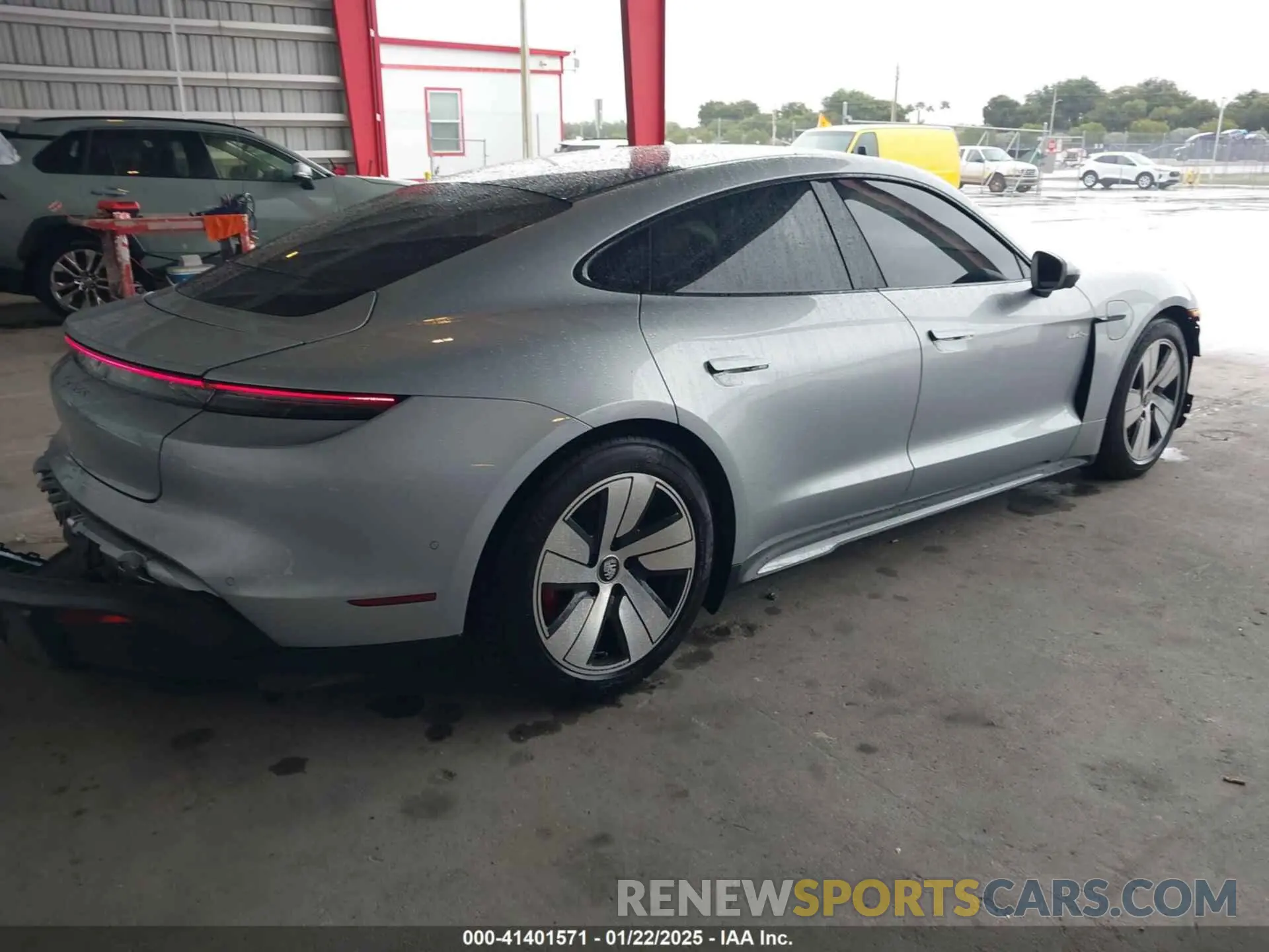 22 Photograph of a damaged car WP0AB2Y12LSA52670 PORSCHE TAYCAN 2020
