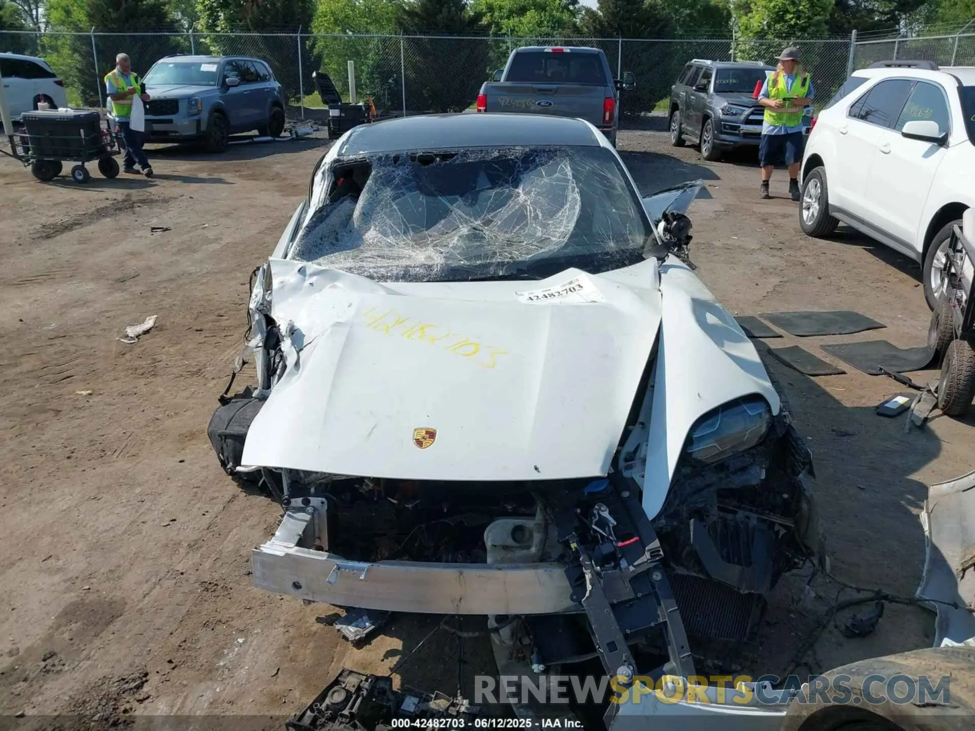 11 Фотография поврежденного автомобиля WP0AC2Y14LSA71864 PORSCHE TAYCAN 2020