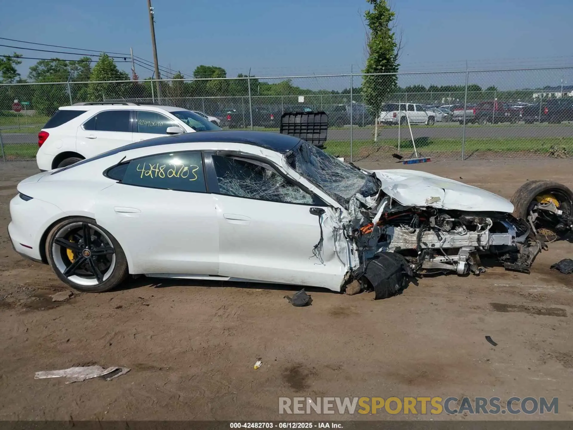 12 Фотография поврежденного автомобиля WP0AC2Y14LSA71864 PORSCHE TAYCAN 2020
