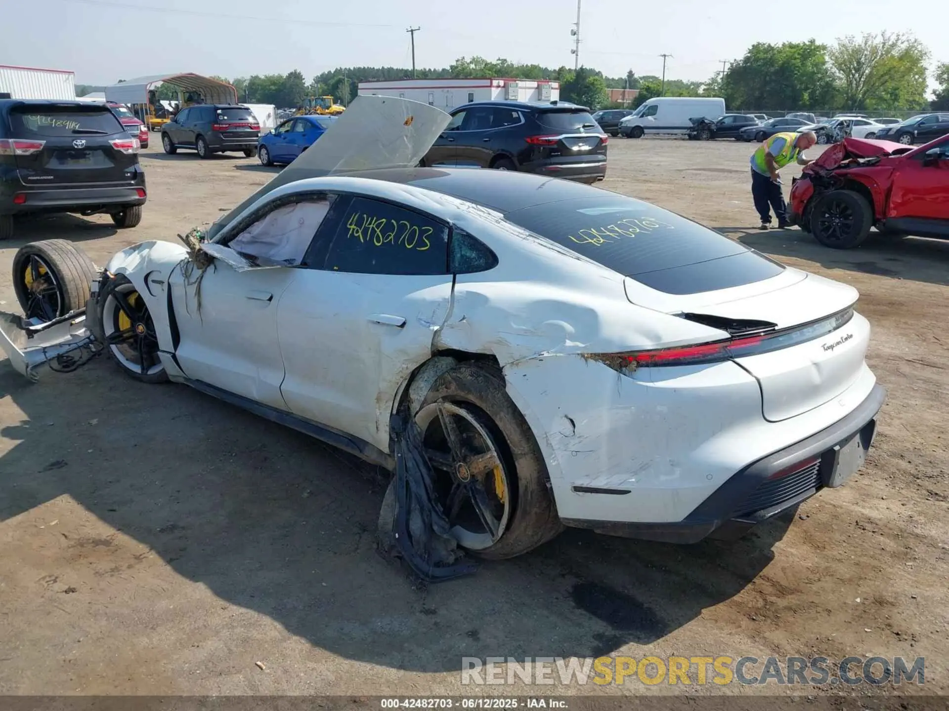 3 Фотография поврежденного автомобиля WP0AC2Y14LSA71864 PORSCHE TAYCAN 2020