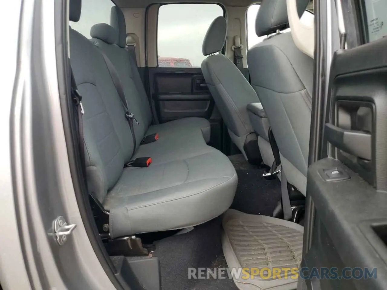 10 Photograph of a damaged car 1C6RR6FG1KS722564 RAM 1500 2019