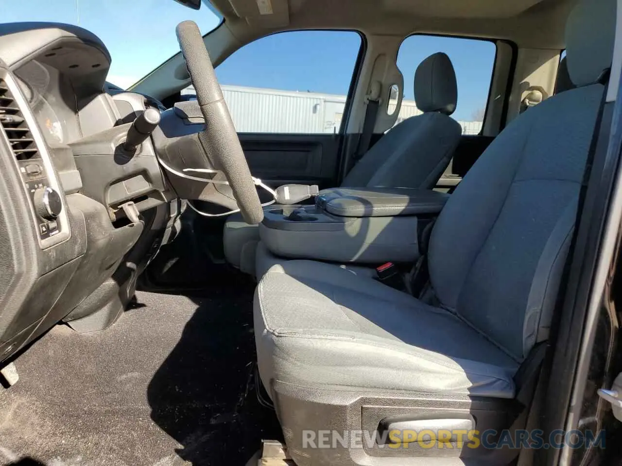 7 Photograph of a damaged car 1C6RR6FG7KS546460 RAM 1500 2019