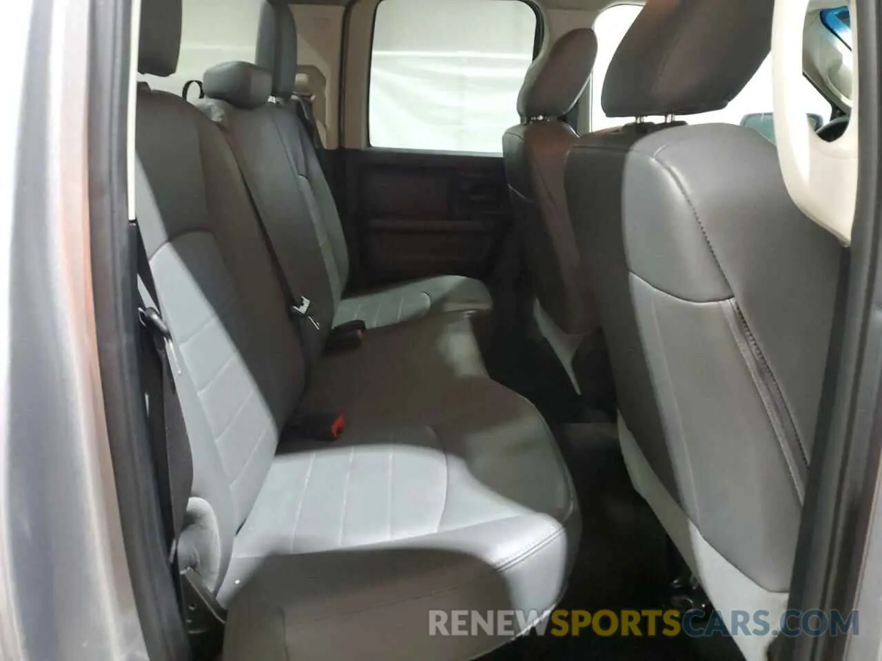 10 Photograph of a damaged car 1C6RR6FGXKS733935 RAM 1500 2019
