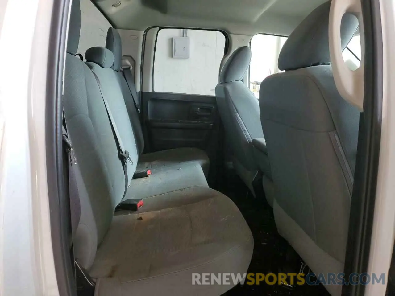 10 Photograph of a damaged car 1C6RR6FT5KS742197 RAM 1500 2019