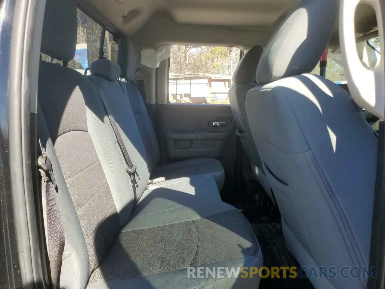 10 Photograph of a damaged car 1C6RR6GT2KS745296 RAM 1500 2019