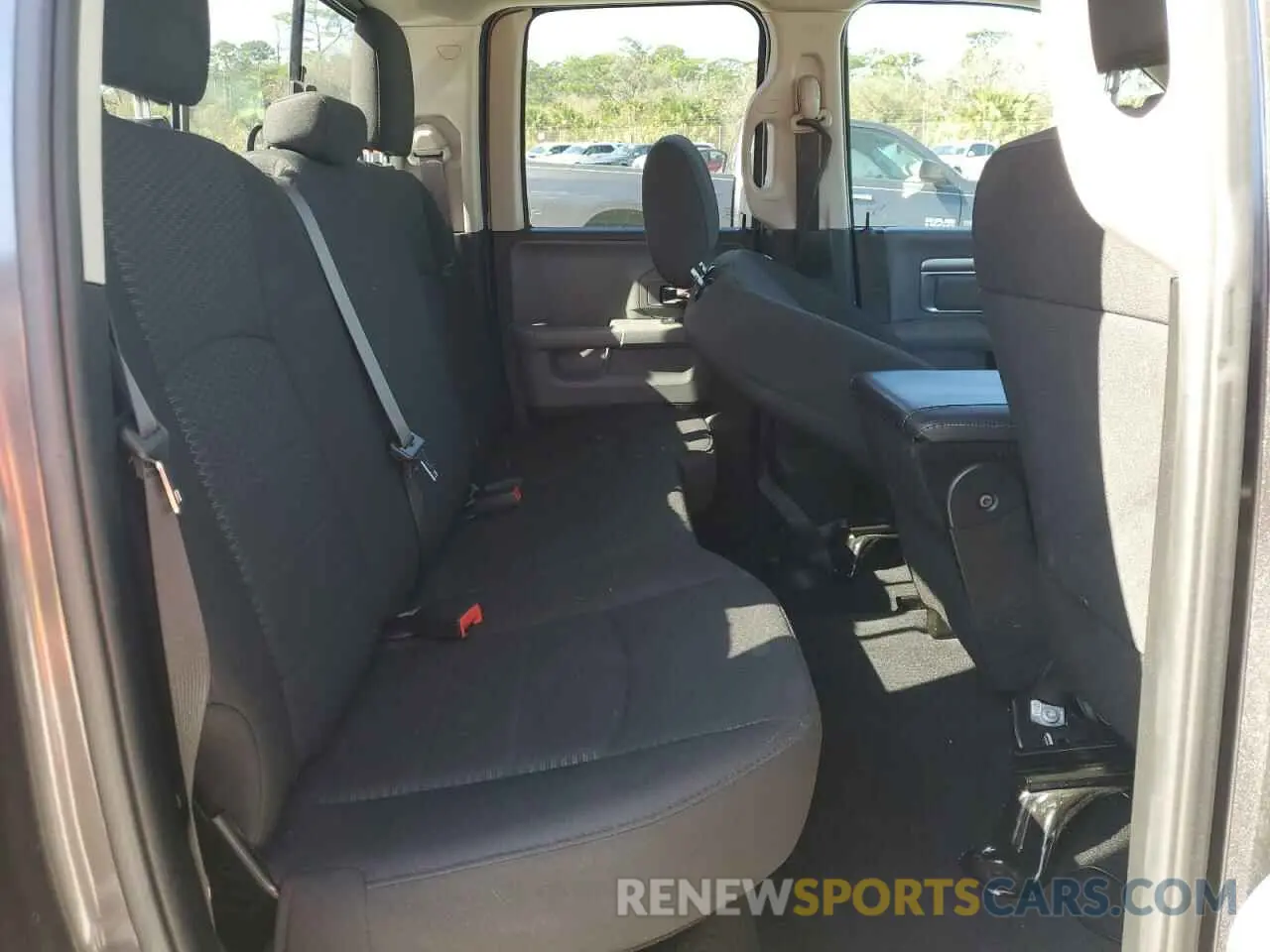 10 Photograph of a damaged car 1C6RR6GTXKS724261 RAM 1500 2019