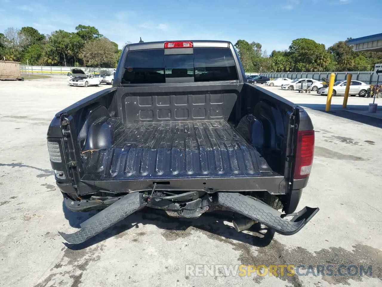 6 Photograph of a damaged car 1C6RR6GTXKS724261 RAM 1500 2019