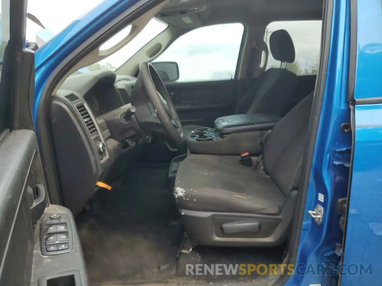 7 Photograph of a damaged car 1C6RR6KT4KS637916 RAM 1500 2019