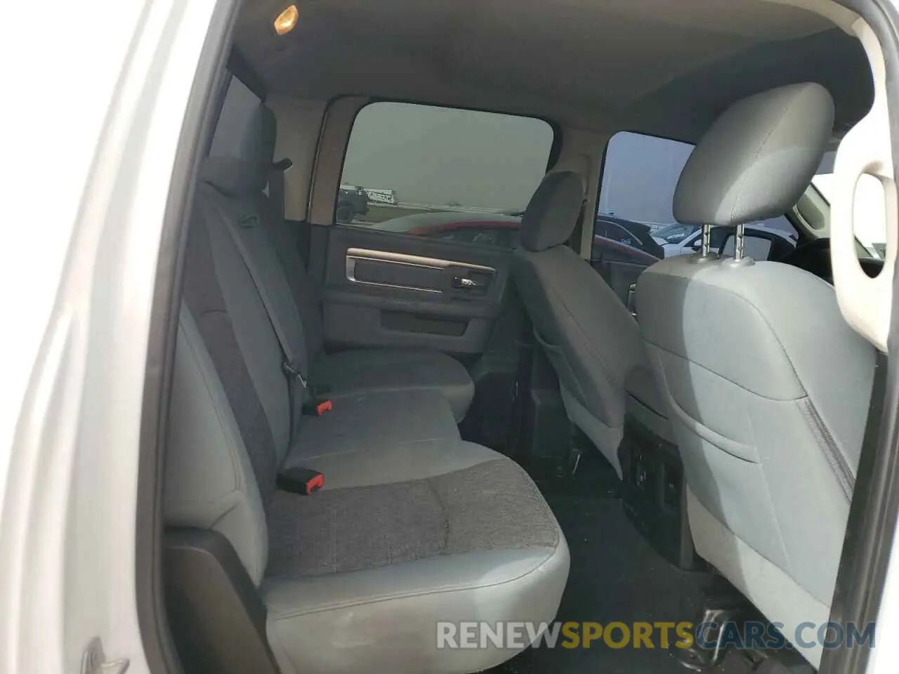 10 Photograph of a damaged car 1C6RR6LTXKS529489 RAM 1500 2019