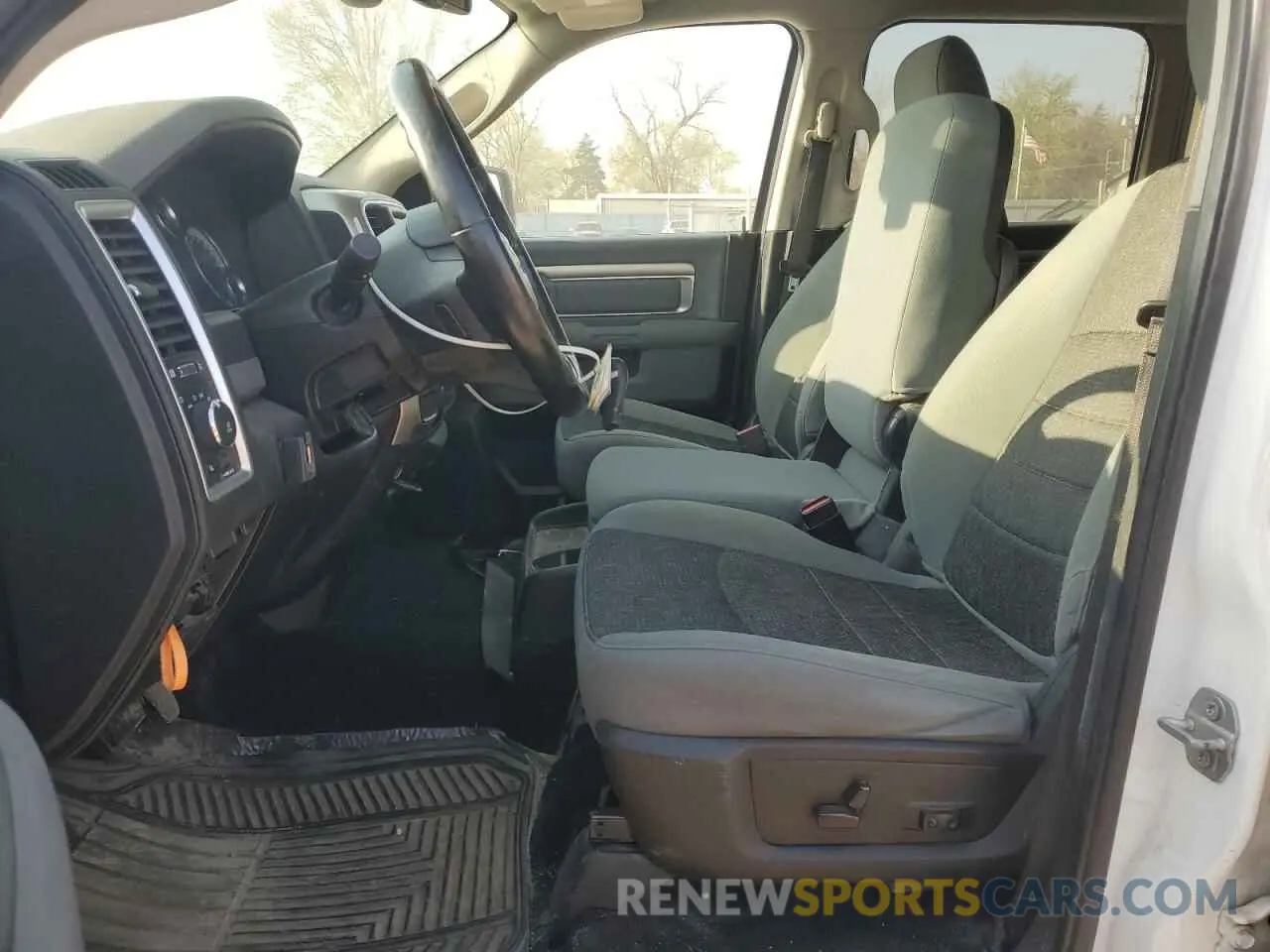 7 Photograph of a damaged car 1C6RR6TT0KS678512 RAM 1500 2019