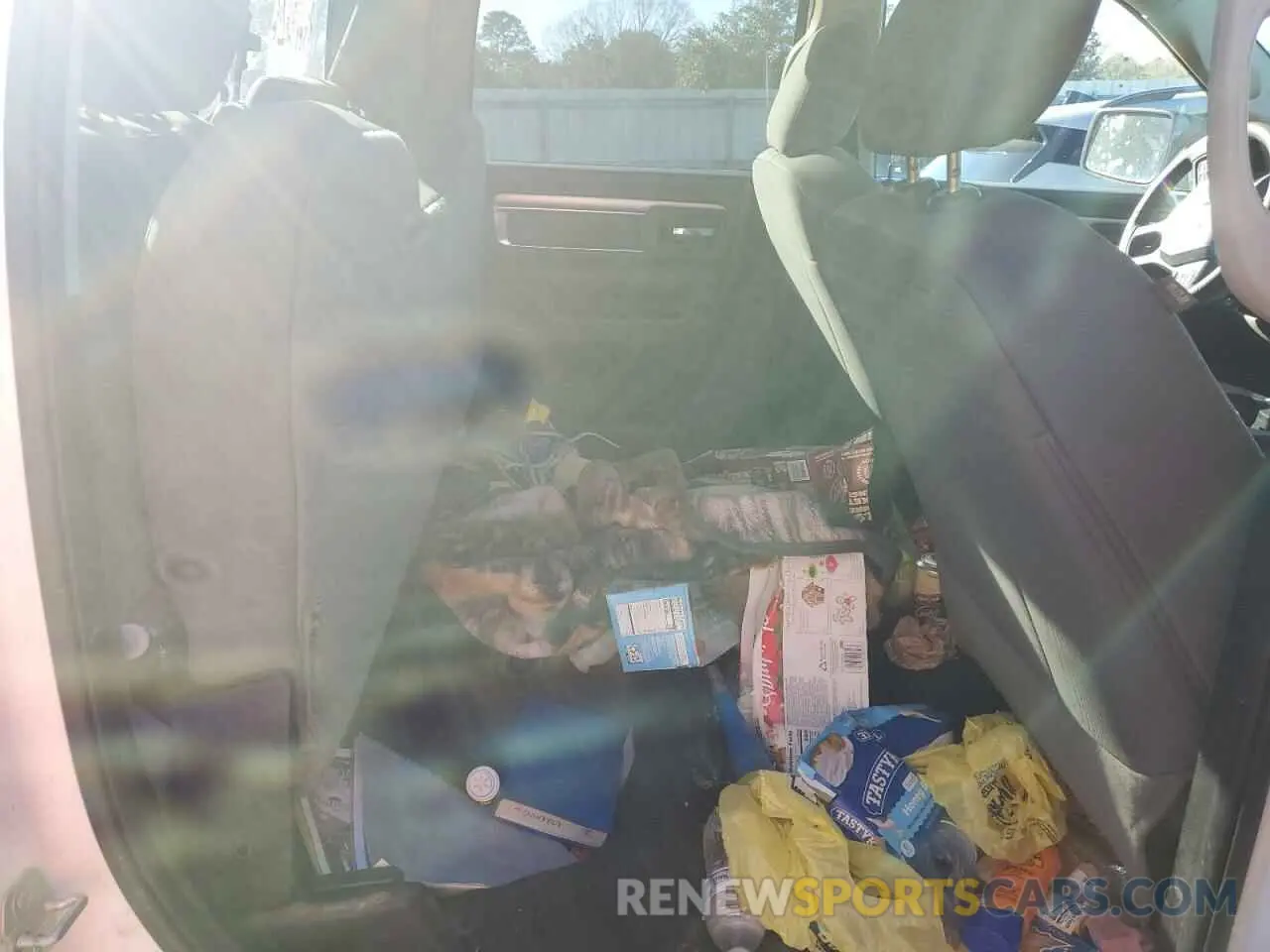 10 Photograph of a damaged car 1C6RR6TT2KS657581 RAM 1500 2019