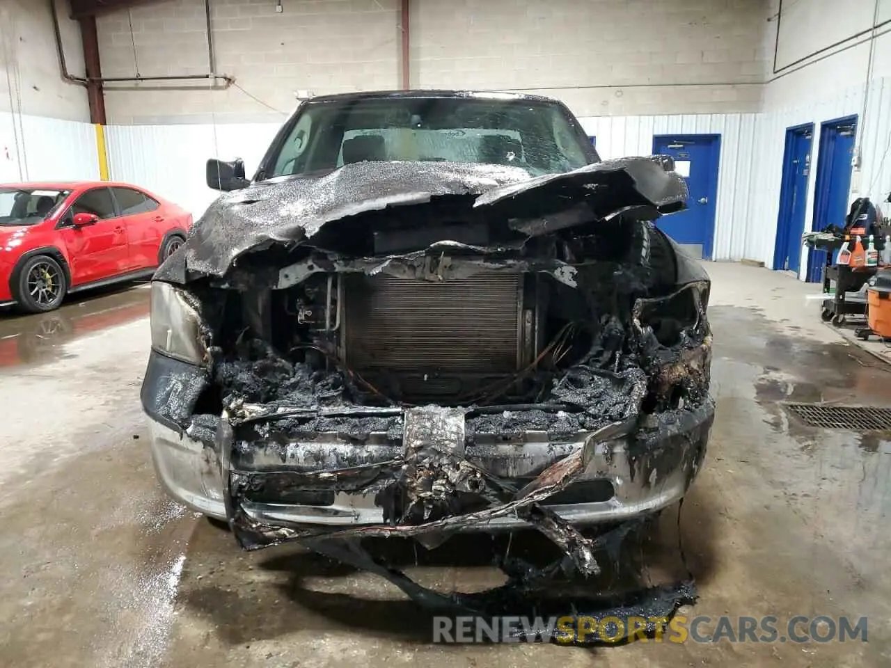 5 Photograph of a damaged car 1C6RR7FG1KS640260 RAM 1500 2019