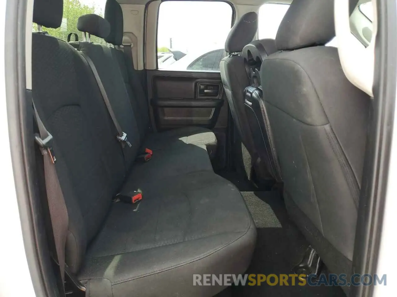 10 Photograph of a damaged car 1C6RR7FG9KS542142 RAM 1500 2019