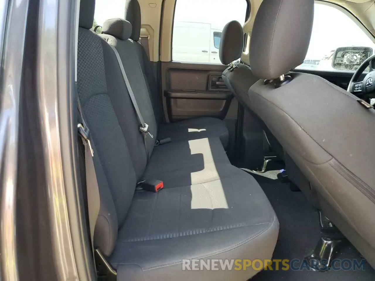 10 Photograph of a damaged car 1C6RR7FGXKS578566 RAM 1500 2019