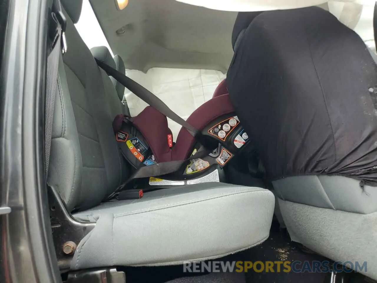10 Photograph of a damaged car 1C6RR7FT1KS579134 RAM 1500 2019