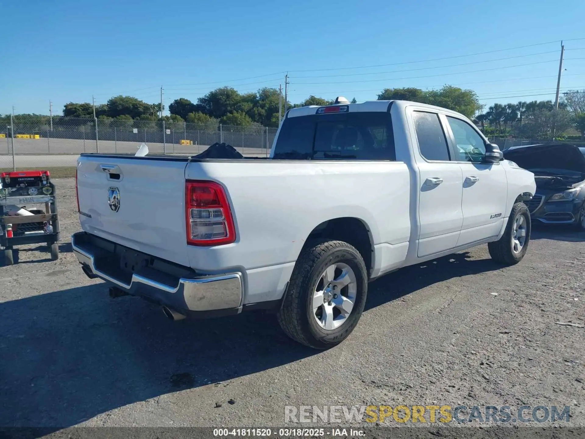 4 Фотография поврежденного автомобиля 1C6RREBT0KN761335 RAM 1500 2019