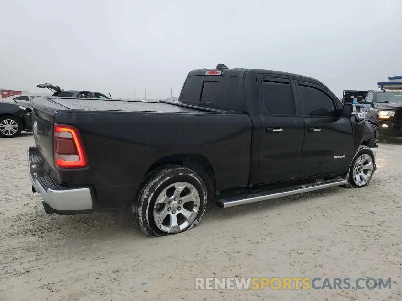 3 Фотография поврежденного автомобиля 1C6RREBT1KN601447 RAM 1500 2019