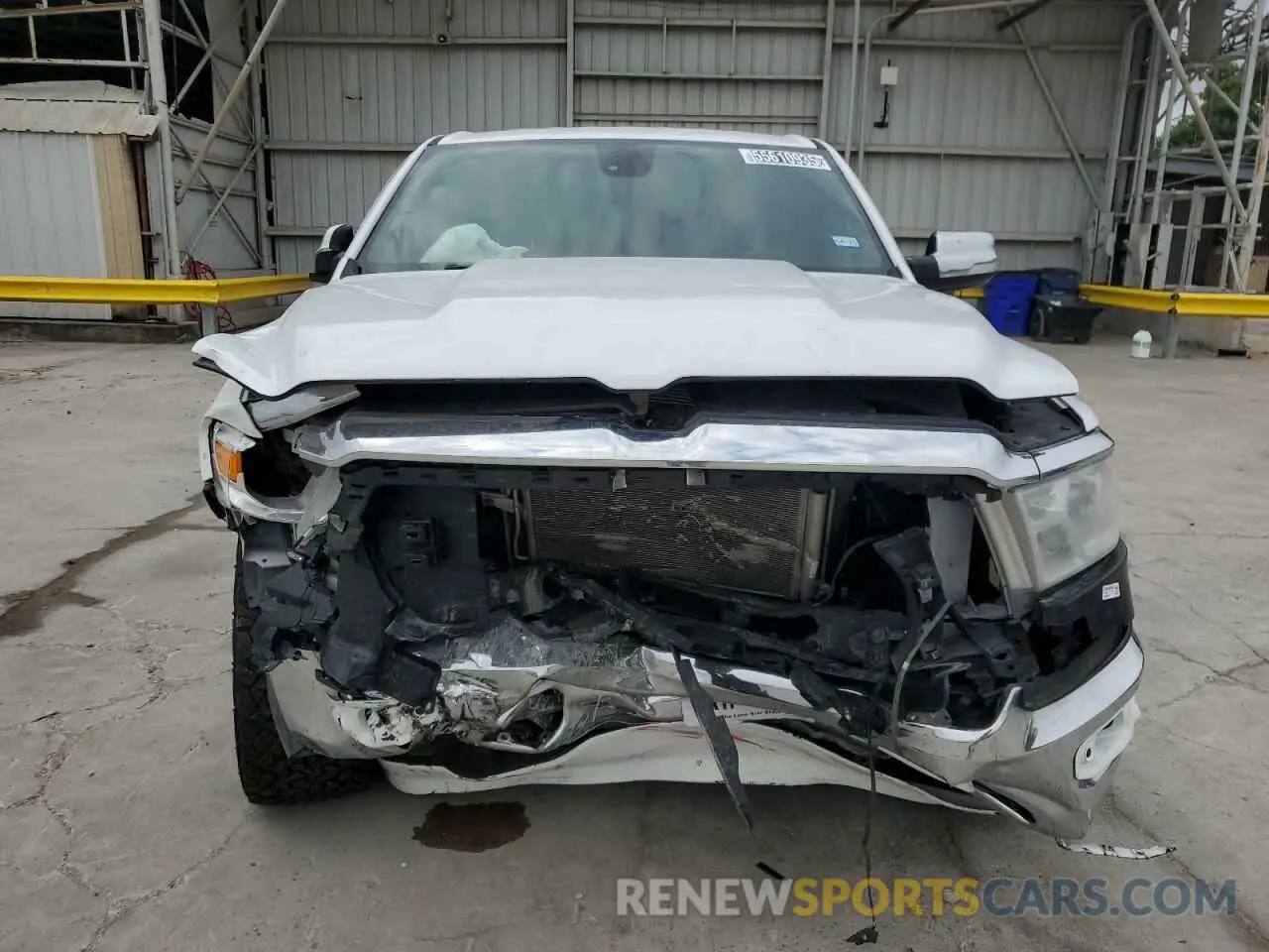 5 Photograph of a damaged car 1C6RREBT1KN666072 RAM 1500 2019