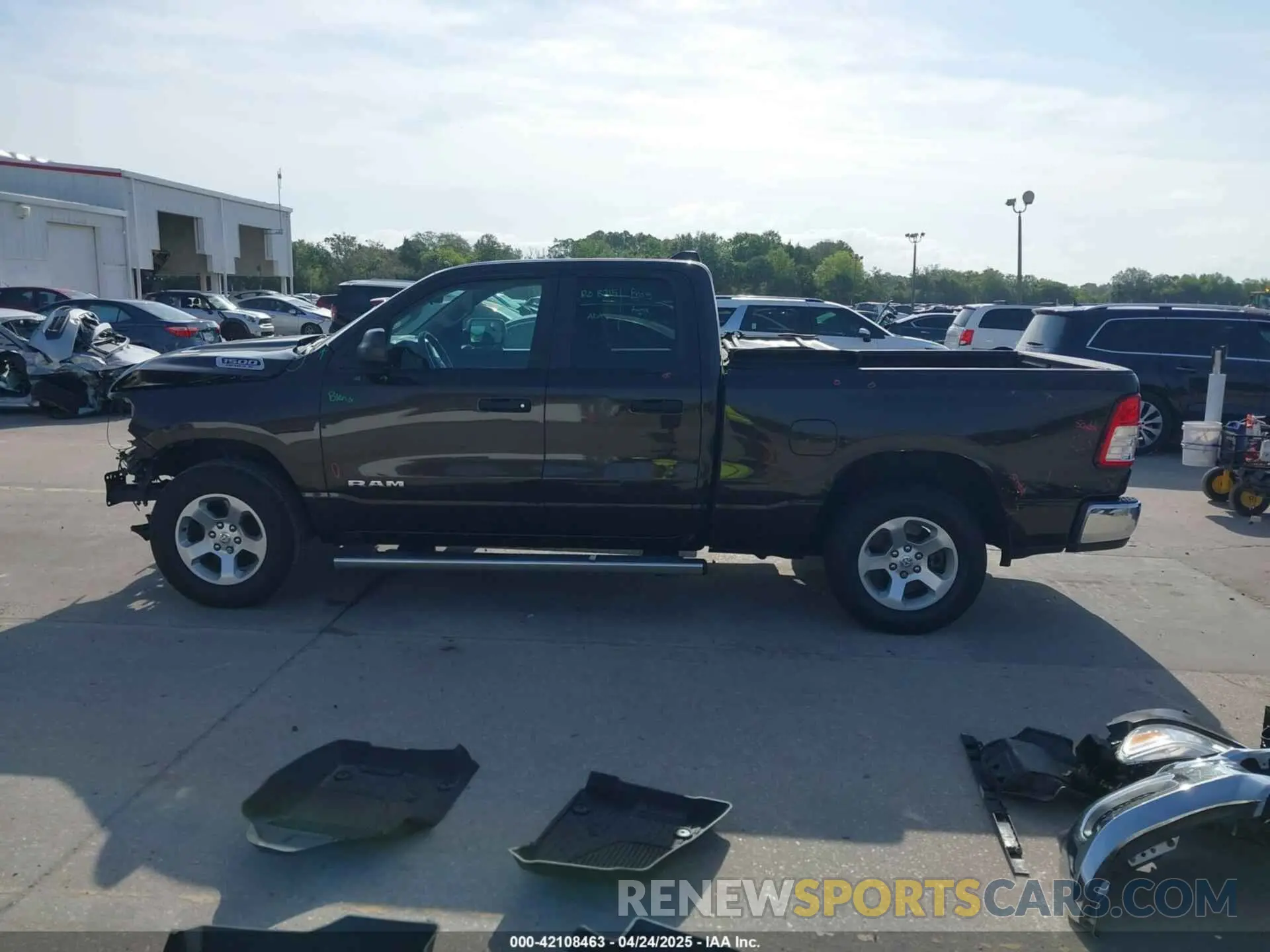 15 Photograph of a damaged car 1C6RRECT2KN614786 RAM 1500 2019