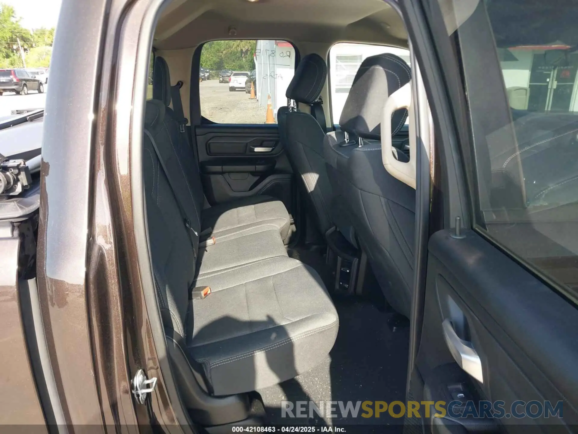 8 Photograph of a damaged car 1C6RRECT2KN614786 RAM 1500 2019