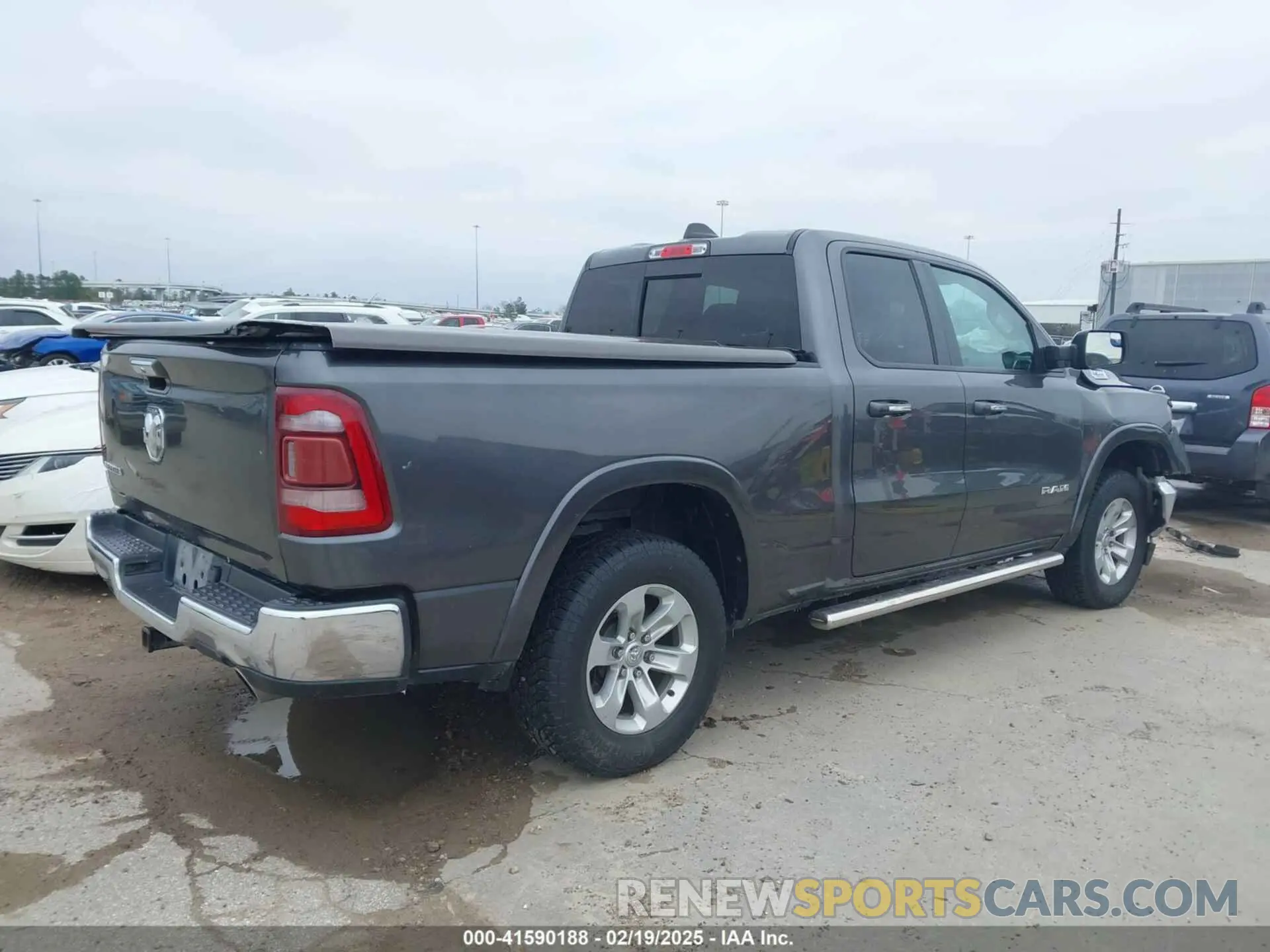 4 Photograph of a damaged car 1C6RREDT4KN522707 RAM 1500 2019