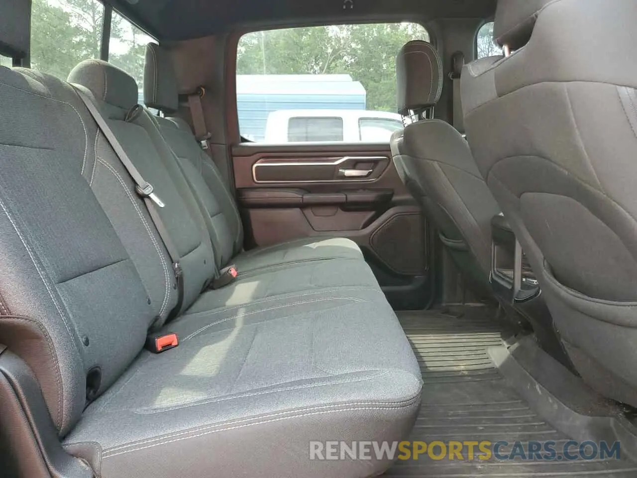 10 Photograph of a damaged car 1C6RREFT1KN508504 RAM 1500 2019