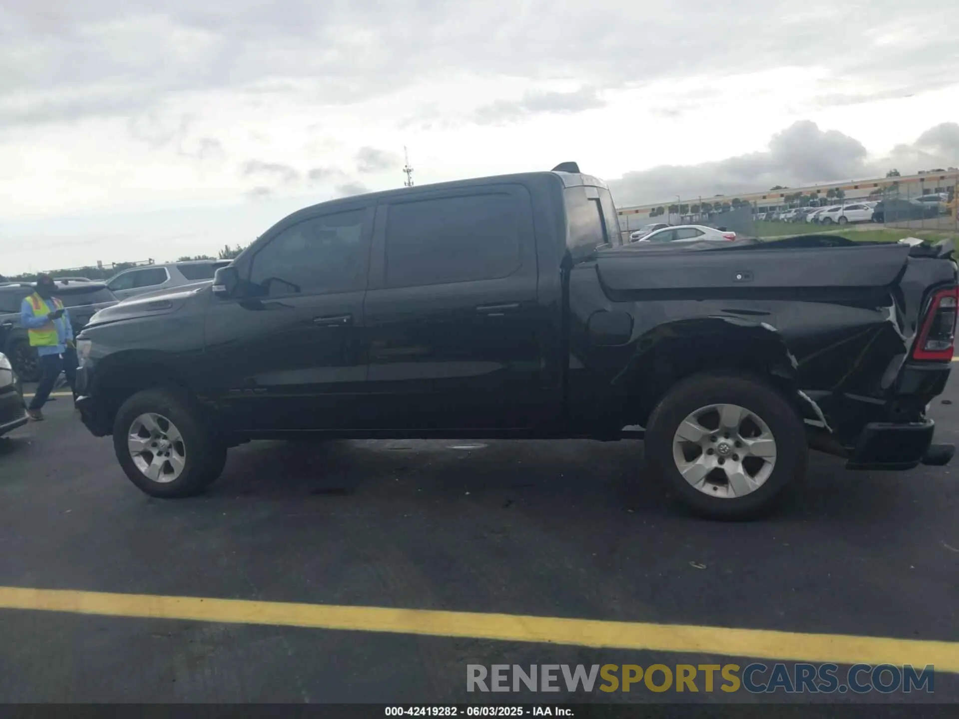 14 Photograph of a damaged car 1C6RREFT1KN888945 RAM 1500 2019