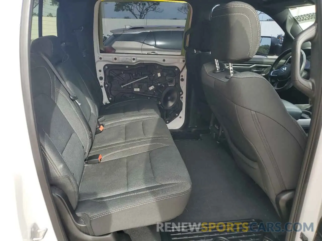 10 Photograph of a damaged car 1C6RREFT2KN757684 RAM 1500 2019