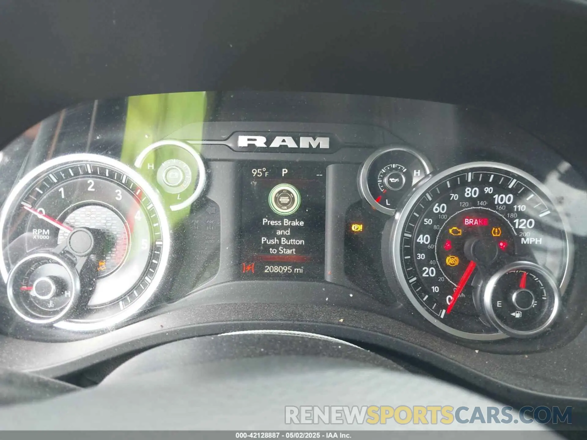 7 Photograph of a damaged car 1C6RREFT3KN581499 RAM 1500 2019