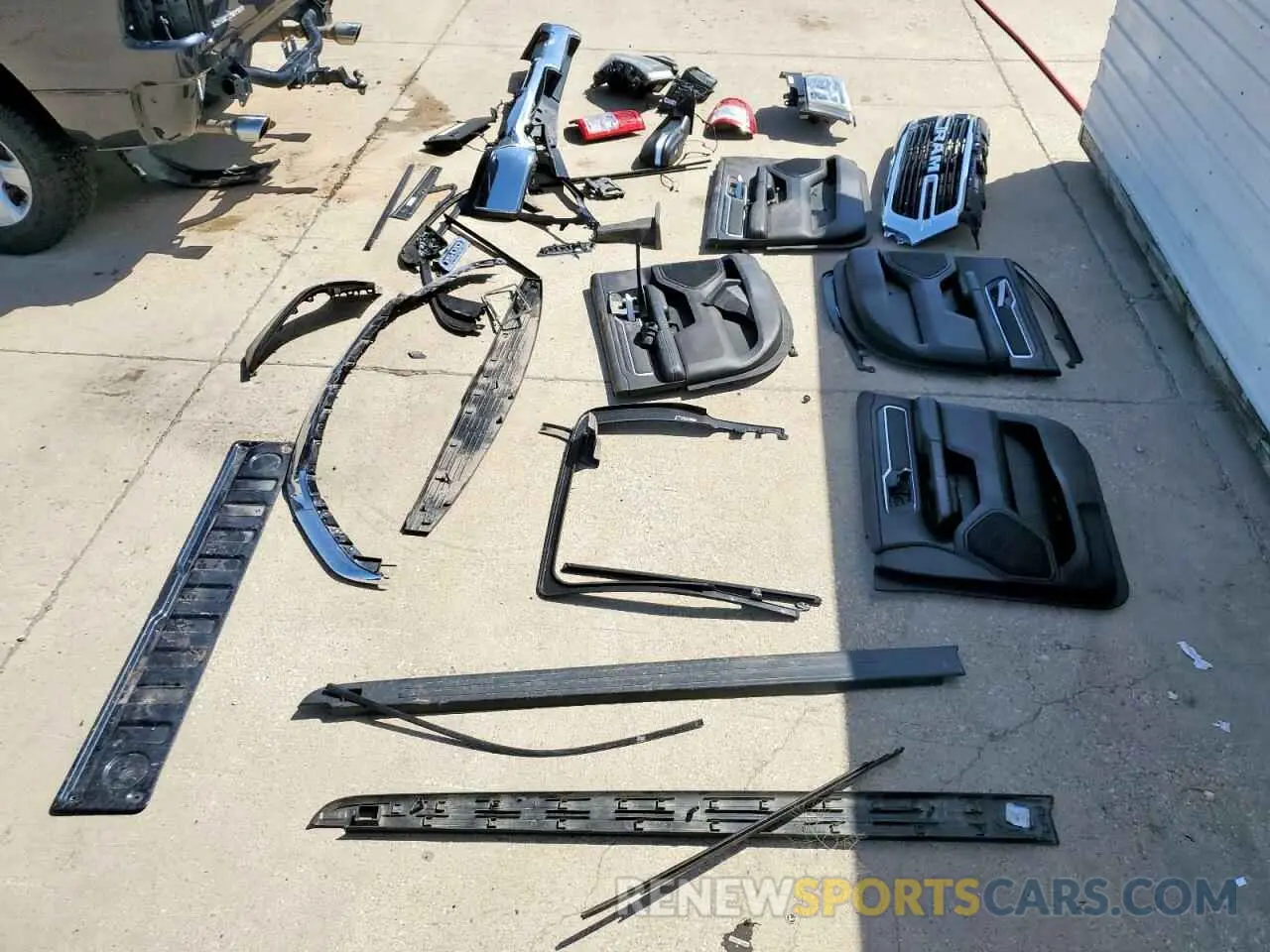 12 Photograph of a damaged car 1C6RREFT6KN828966 RAM 1500 2019