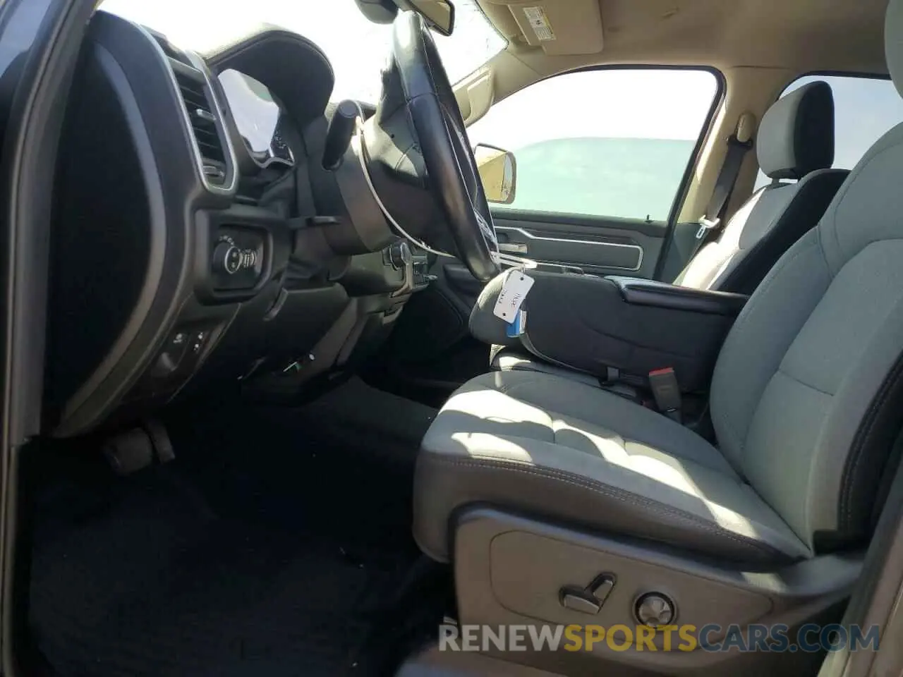 7 Photograph of a damaged car 1C6RREFT7KN650890 RAM 1500 2019